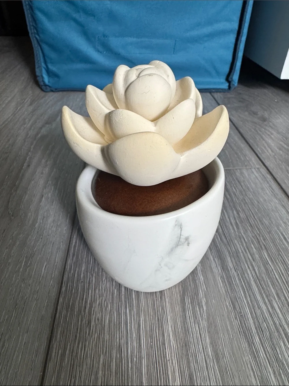 Cream Flower Essential Oil Scent Diffuser